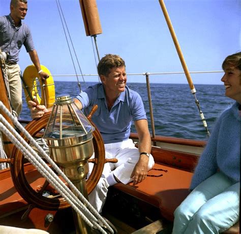 BegoodCarolyn's tweet photo. ALPHA & OMEGA? 🦁🐑
FIRST & LAST PRESIDENT?🤷🏼♀️
#ShallWe ? #WeShall 🗡️⚡️🔔
#GEORGE #PlainSight ⚔️🪃 https://t.co/TR05Et3dBs