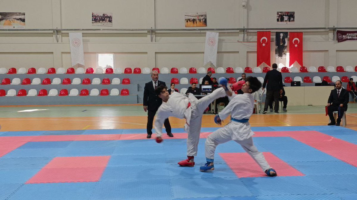 U_EbuUbeydeAihl's tweet photo. Karate Yarışması Hatay Şampiyonluğu

Okulumuz öğrencilerinden Hamza ALİLEVİ okullar arası karete yarışmasında komite ve kata branşlarında Hatay şampiyonu olarak okulumuzu ve ilimizi Türkiye Şampiyonasında temsil etme hakkını kazanmıştır. https://t.co/GMtKIyY4o2
