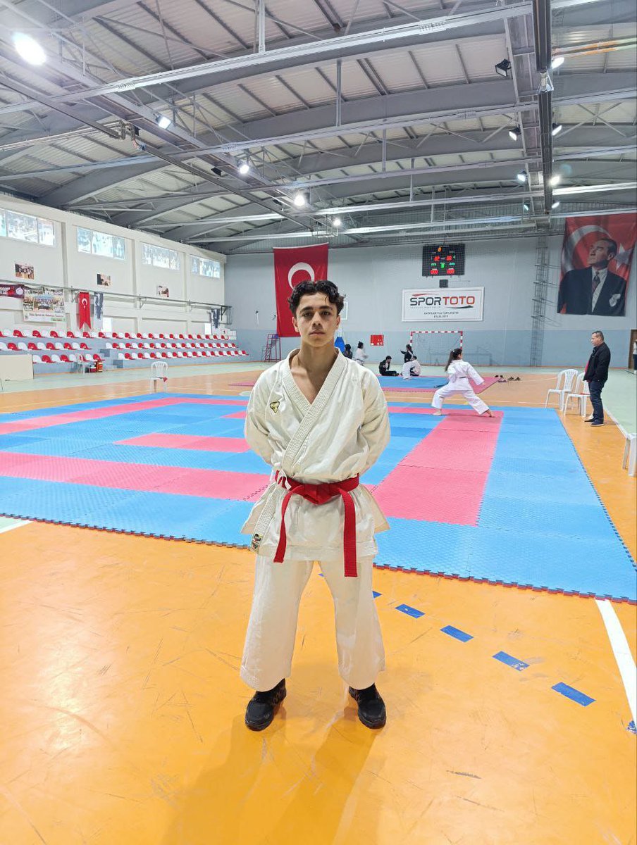 Karate Yarışması Hatay Şampiyonluğu

Okulumuz öğrencilerinden Hamza ALİLEVİ okullar arası karete yarışmasında komite ve kata branşlarında Hatay şampiyonu olarak okulumuzu ve ilimizi Türkiye Şampiyonasında temsil etme hakkını kazanmıştır.