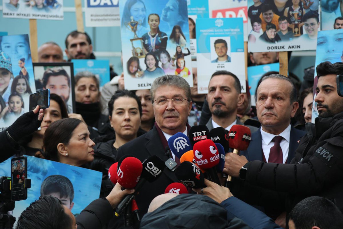 Başbakan Ünal Üstel, İsias Otel davası altıncı duruşması öncesinde mahkeme önünde basın açıklaması yaptı.

Üstel, bir başbakan ve baba olarak Adıyaman’da bulunduğunu ve sonuç alıncaya kadar mücadele edeceklerini söyledi.

#çocuklariçinadalet #isiasortakdavamız #isiasotel