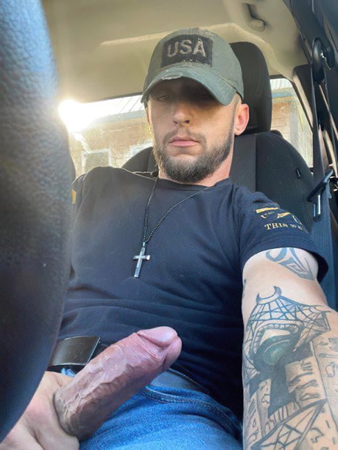 dadsonf4nt4sies's tweet photo. Dad is driving home for Christmas - knowing that his son is waiting for his present.

#fatherson #fatherandson #gaydadson #gaychristmas #waitingfordad #willingboy #daddy #dadcock https://t.co/YvpjdbQlW8