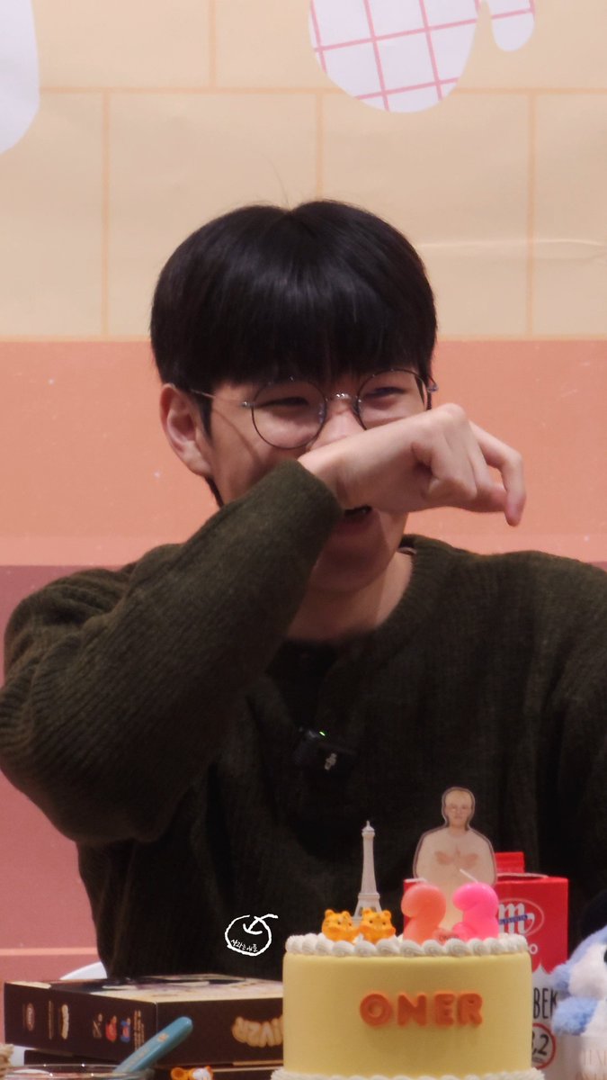 생일잔치에 온 호랑이가 잔치 내내 웃어서 더 행복했다... 남은 2024년도, 다가오는 2025년에도 오늘처럼 항상 웃는 날만 가득하길☺