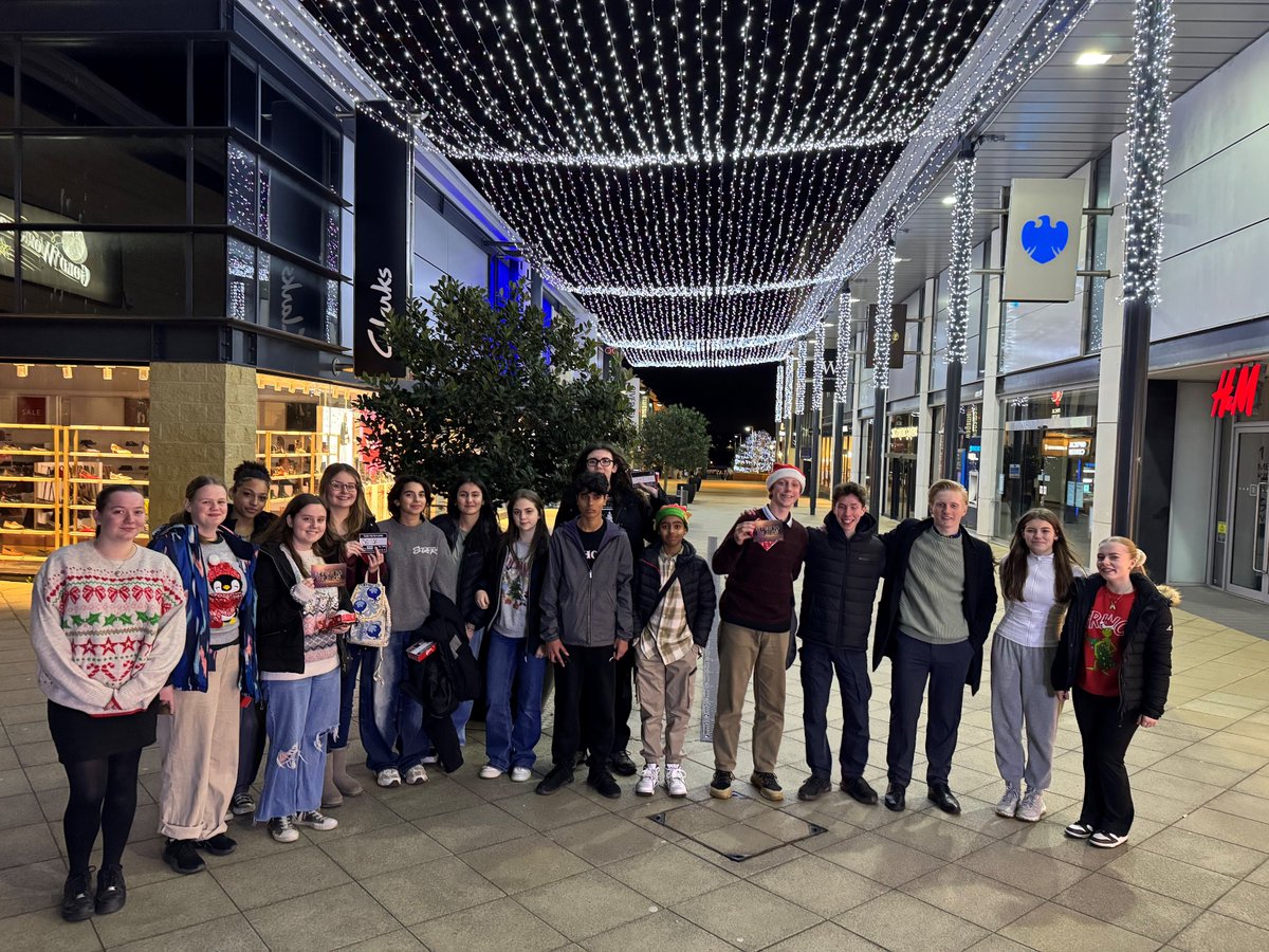 Merry Christmas 🎄🎅🤶🎄everyone and a peaceful new year from the Epping Forest Youth Councillors 2024-2026
 
Here's to another great year! 
Thank you for your support. 

#MerryChristmas #HappyNewYear #EppingForest #YouthCouncil #CommunitySpirit #YouthEmpowerment