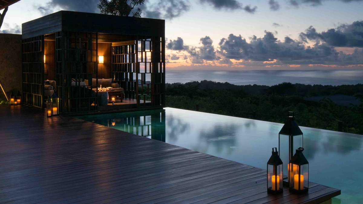 ligmangroup's tweet photo. LIGMAN x Uluwatu Private Villa, Indonesia
.
Uluwatu Private Villa in Bali blends modern design with Balinese tradition, using JANET &amp; ZEAT lights to harmonize spaces and nature.
.
#ligman #outdoorlighting #indoorlighting #ligmansolarlighting #ligmancolorlighting https://t.co/U2He4oaNPo