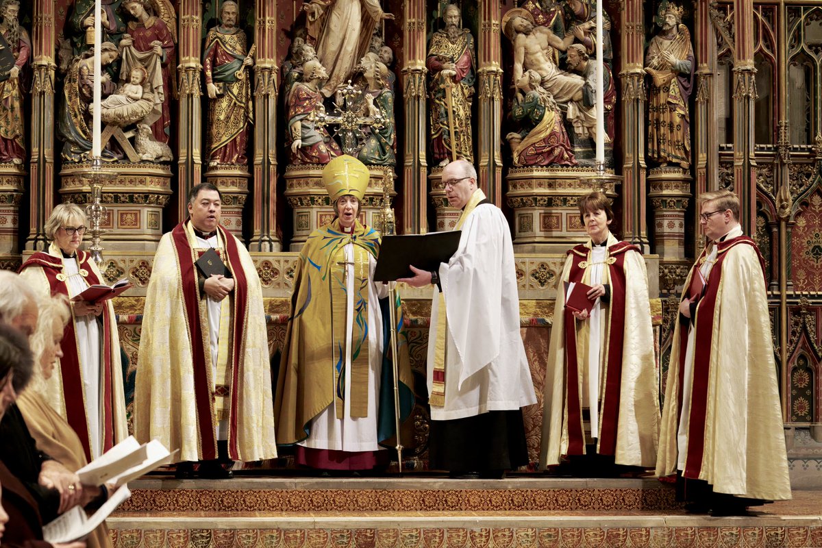 bishopschaplain's tweet image. 🕯️🎄An absolute joy to be at @GlosCathedral last night for the carol service. 🎶 A wonderful service with some really lovely music and readings! @BishGloucester @FatherHux @GlosDioc #calmandbright