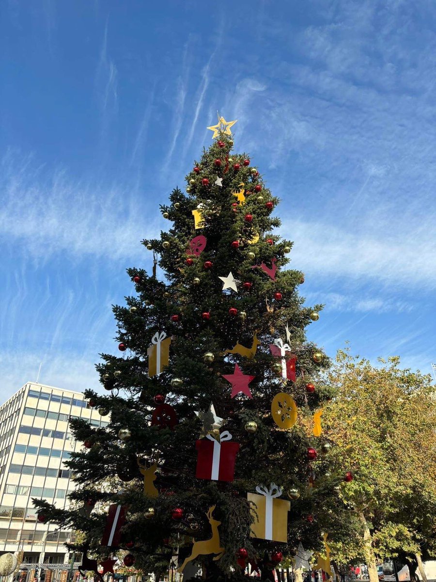 Christmas holds a special place in my heart and I'm honored to again spend it here in Greece. May this season of cherished traditions and time spent with loved ones remind us of the power of love over hate, unity over division. Καλά
 Χριστούγεννα με αγάπη και ειρήνη! 🇺🇸🇬🇷