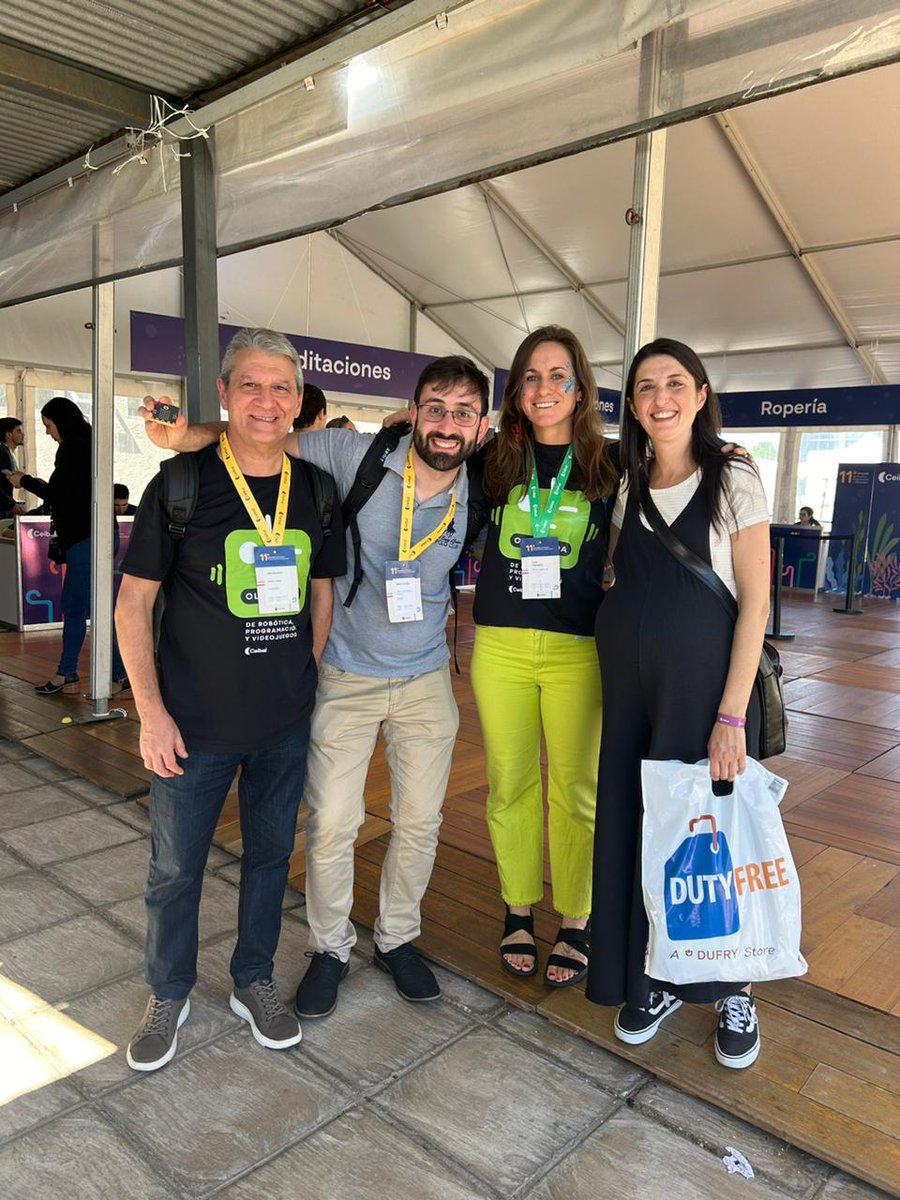 eliseli_'s tweet photo. Un año especial, donde lo tecnológico no podía faltar:  
1 y 2-Inicio de clases explorando nuevas ideas para gamificar propuestas de pensamiento computacional en nivel inicial.
3-Recorrido por Olimpíadas de Ceibal con Lara y Emma en la panza. Cansada pero feliz de poder estar.😍 https://t.co/99Xah6EehR