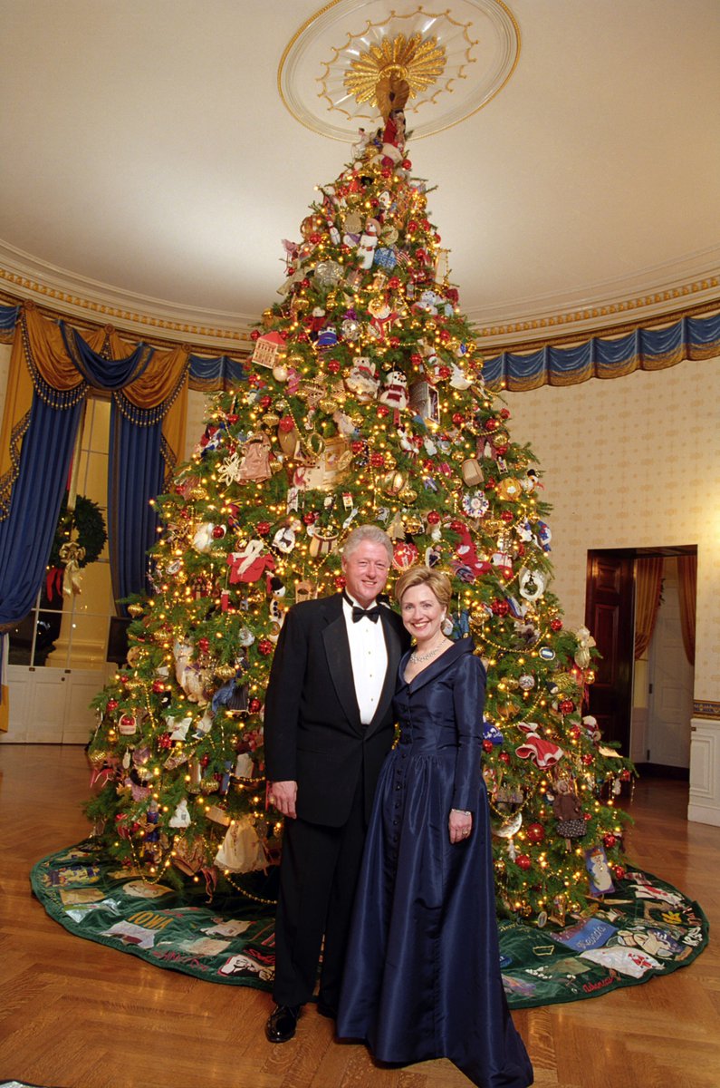 RETWEET to wish <a href="/HillaryClinton/">Hillary Clinton</a> and <a href="/BillClinton/">Bill Clinton</a> a Merry Christmas! 🎄