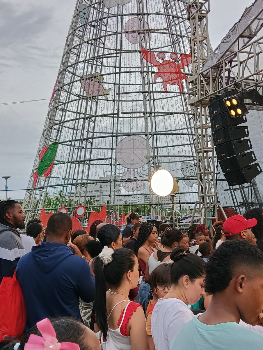 San Andrés Isla celebró las #NovenasPorLaPaz de <a href="/RTVCco/">RTVC Colombia</a> con la participación de los niños y niñas del archipiélago en la plazoleta del Coral Palace 🎁🎄🤶🏻