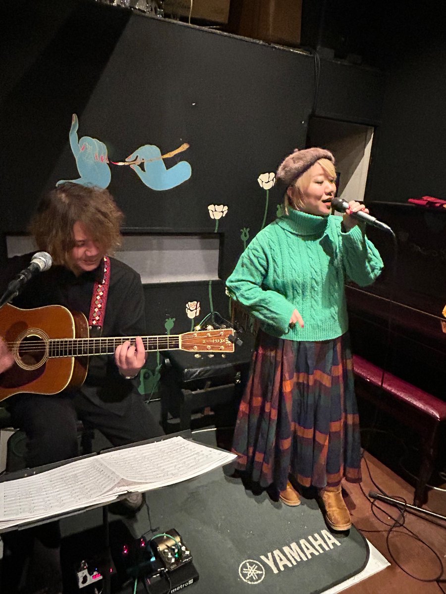 nyaoji0222's tweet image. ！
12月22日（日）夜のイベント、ライブです。
ACOSTYLE vol.137
アコースティックライブです。
素敵なライブバー　PARKA HOLIC

3人目
もんなまいさん
松ぼっくりっていじられてました。
歌はいい声で素敵でした。

#PARKAHOLIC
#もんなまい