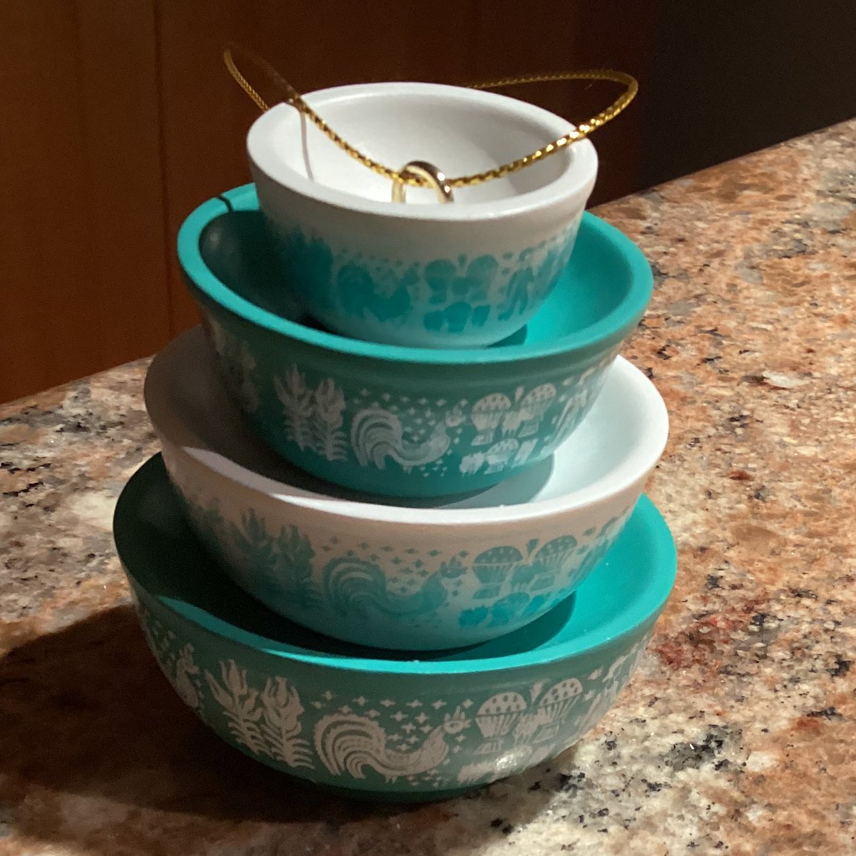 cosmoksmom's tweet image. How stinking cute is this #Pyrex ornament for my food ornament tree?? L♥️VE