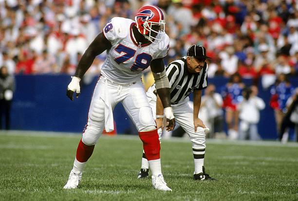 VintageBills's tweet photo. Bills Milestones~  

The Franchise Leader in sacks is Bruce Smith‼ Bruce had an incredible 171 in 217 games played. He ranks 1st All-Time in History also with 200. The G.O.A.T in Sacks!! #GOAT #BruceSmith #BillsMafia #NFLRecord #NFLhistory https://t.co/sVpdwfqAX4