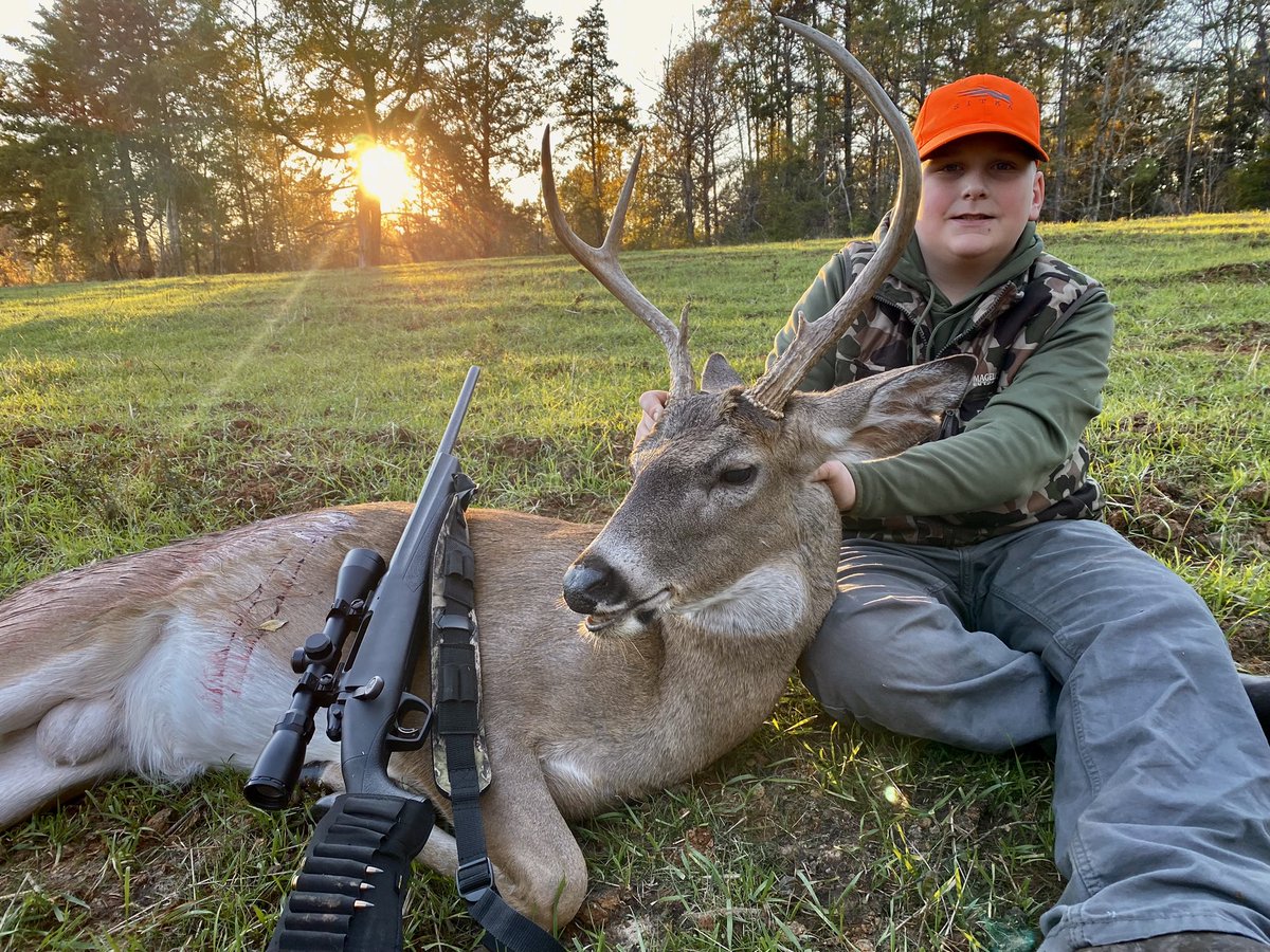 KyleMaxie15's tweet photo. Unbelievable past couple of days here in Alabama for Kolt and I! Love it when a plan comes together and the old boys slip up! Thankful for the memories being made with awesome friends and family! #Backstraps #CullsCantCull #SouthernVanes @jmaxie08 https://t.co/iAEqHRa6sQ