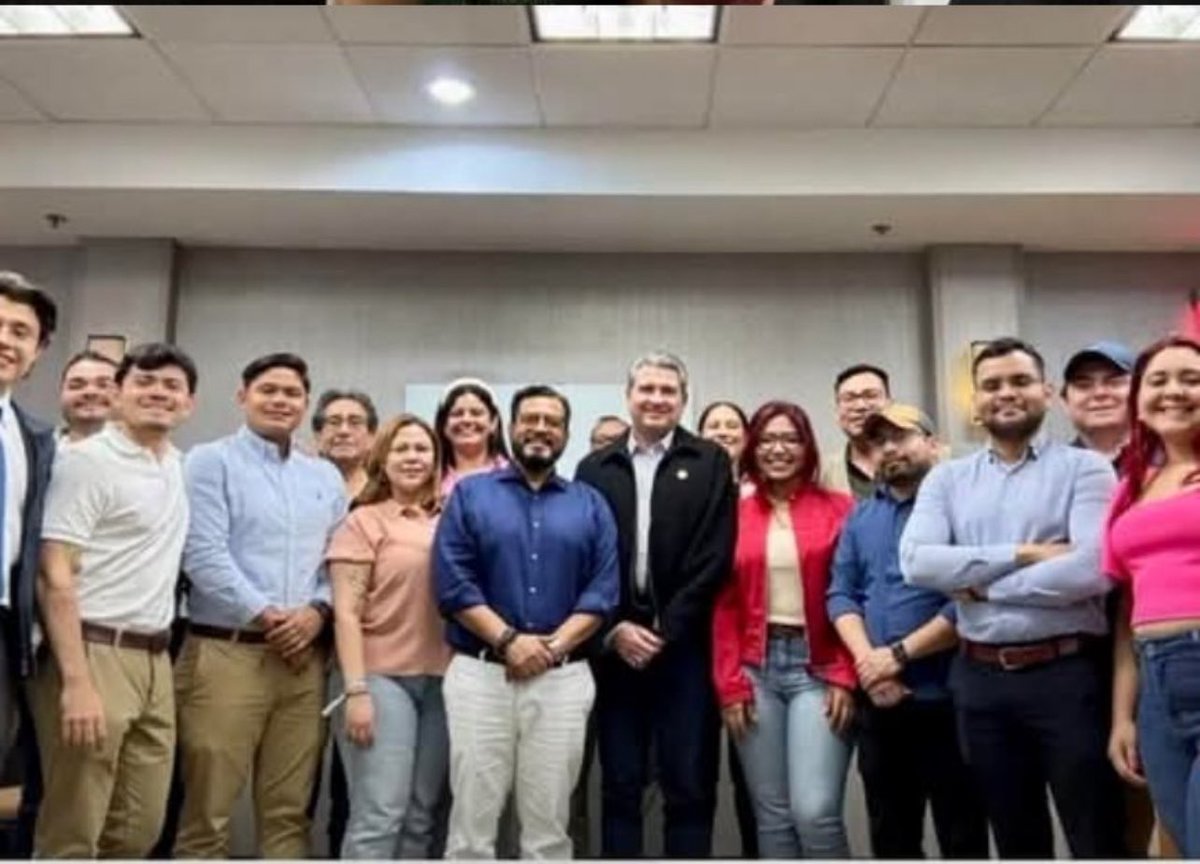 Q me diga cual de Uds,SÁTRAPAS, TRAIDORES A LA PATRIA,no estuvo de acuerdo con el DIÁLOGO  y de q se LEVANTARAN LOS TRANQUES
CUÁL??????
SON REPUDIABLES