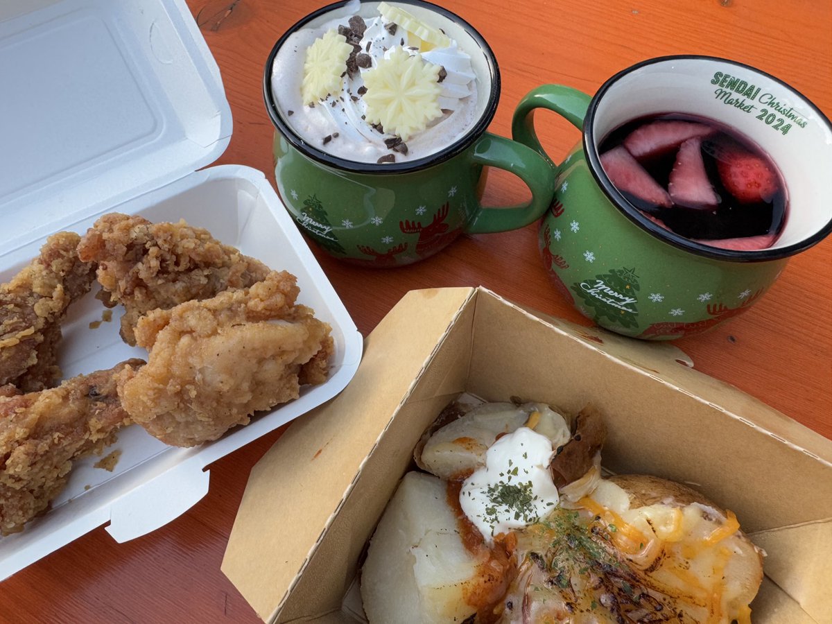 仙台クリスマスマーケットも残り2日🎄✨
土曜日はチキンとポテトを楽しみました🍽️

今日はわたしのラストサンタ出勤❄️
18:00〜21:00で内田アナと会場をウロウロします🫶
当日券もあります〜！