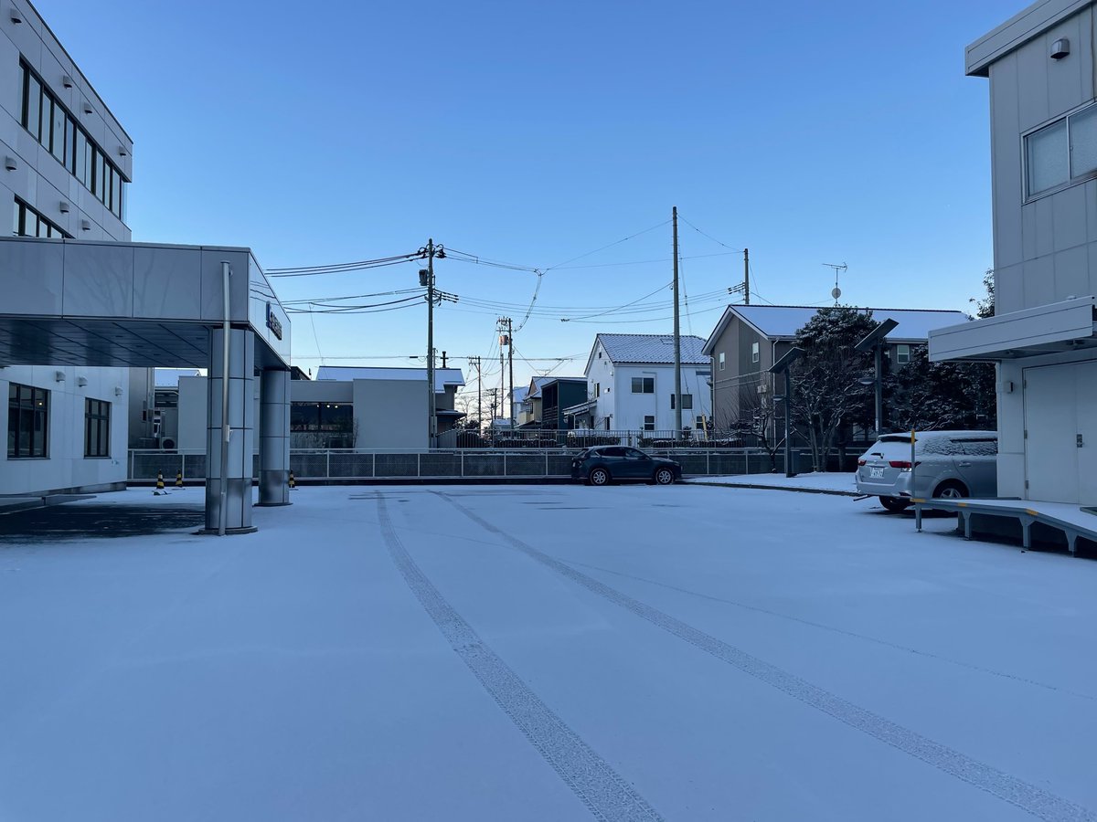 今日は12月24日、理研仙台にも雪が積もりました❄️
雪景色の中で迎えるクリスマスイブ、冬の美しさを感じる一日です。
皆様におかれましても、素敵なクリスマスをお過ごしください🎄
 #ホワイトクリスマス #雪景色 #理研仙台