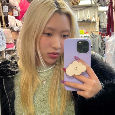 crycation's tweet image. #NewProfilePic my roots need serious help.