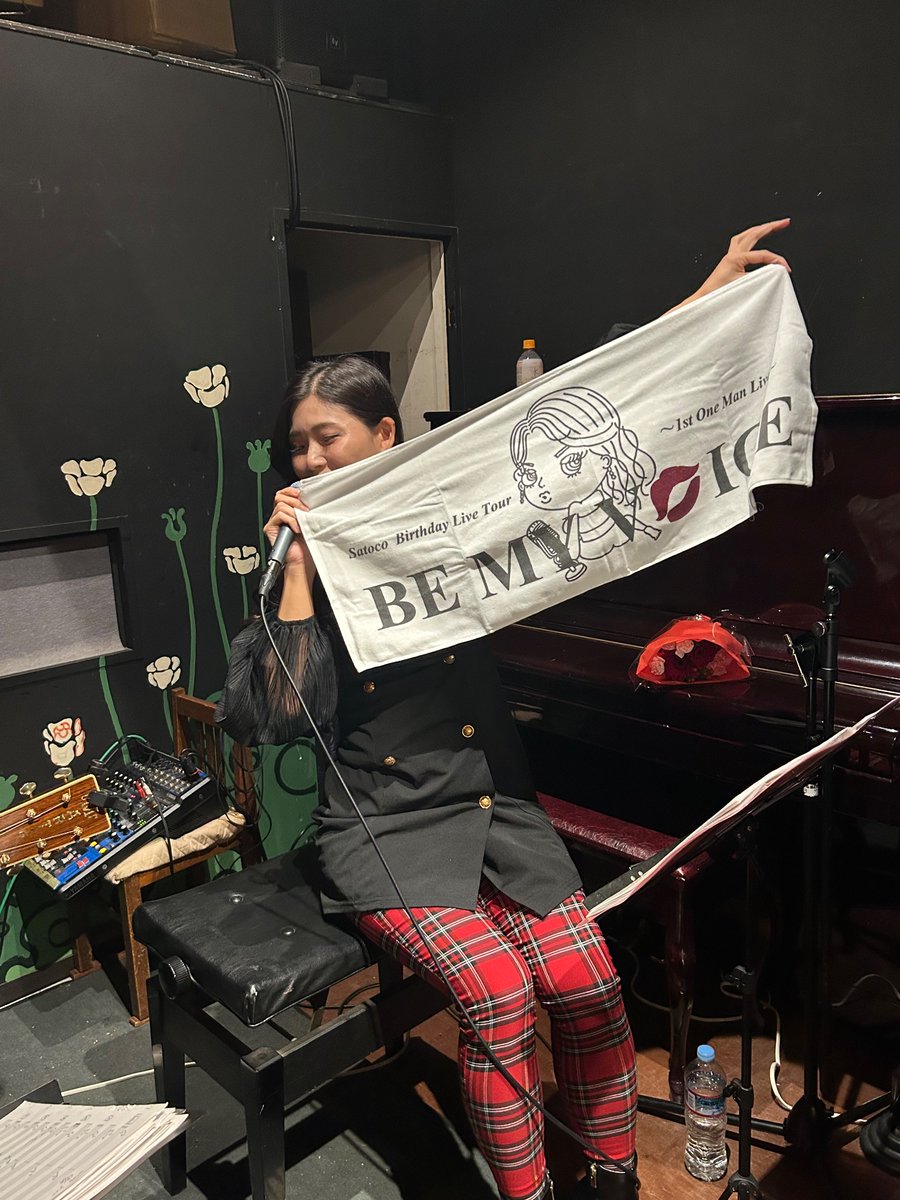 nyaoji0222's tweet image. ！
12月22日（日）夜のイベント、ライブです。
ACOSTYLE vol.137
アコースティックライブです。
素敵なライブバー　PARKA HOLIC

最後は、推しの
satocoさん
今回も素晴らしいライブでした。
アンコールも聴けてよかったです。
40分くらいやってました

#PARKAHOLIC
#satoco