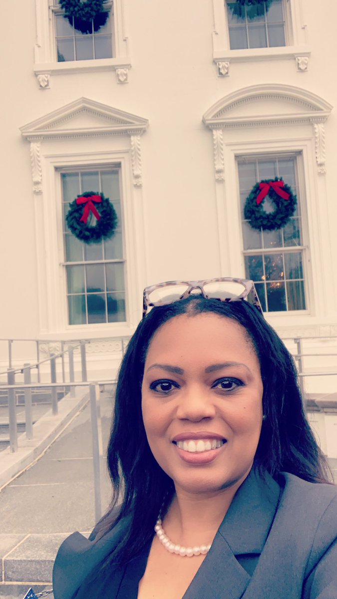 docwithapurpose's tweet image. Visiting the @WhiteHouse during this festive season was nothing short of magical! The glowing lights, joyful caroling & the beautifully decorated historic rooms were spectacular! #Christmas #Christmas2024 #HAPPYHOLIDAYS #HolidaySpirit #MedTwitter
