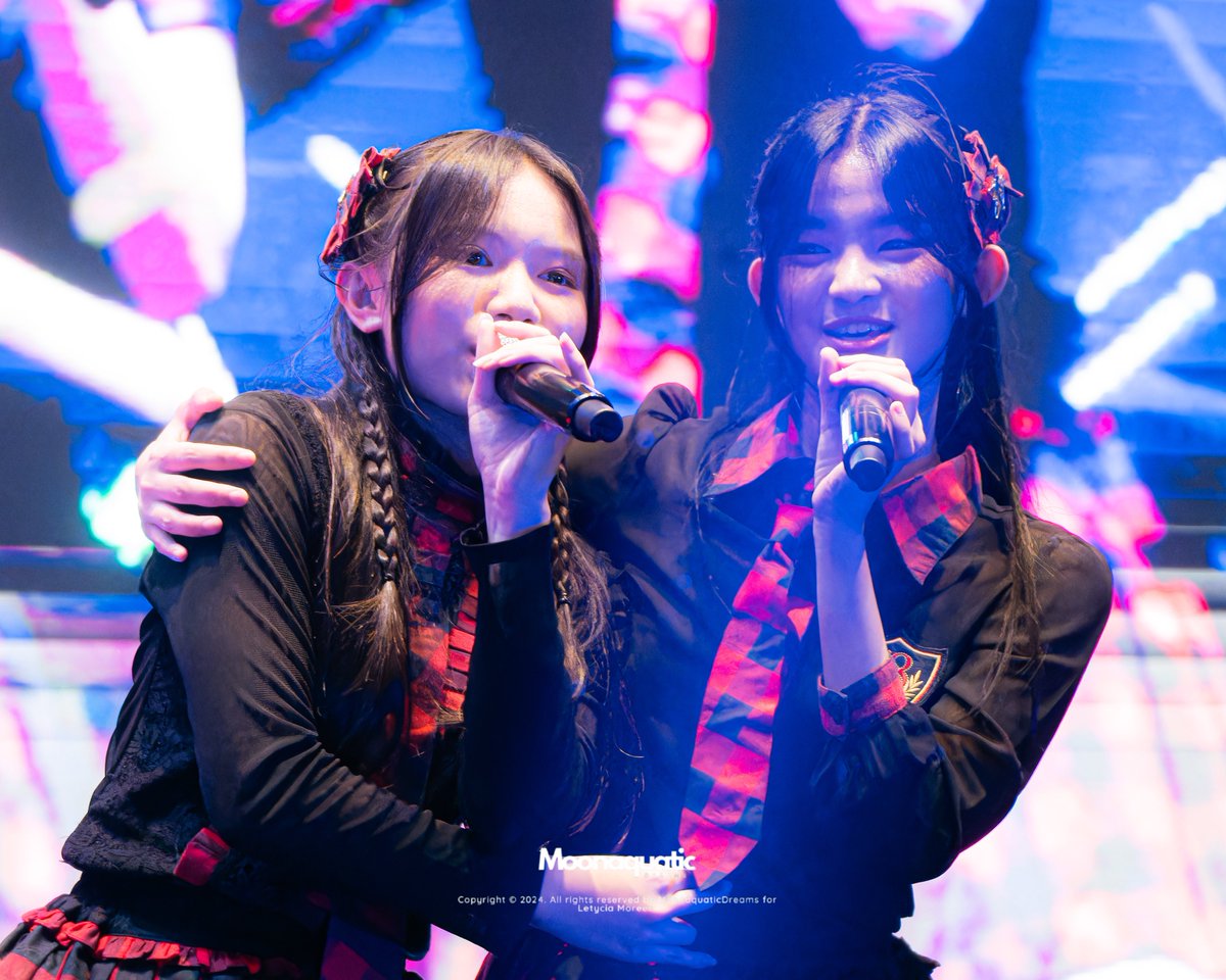 Moonaquatic7610's tweet photo. Kenapa harus Moreen?
—Moreen itu segalanya, dari perjalanan penuh usaha hingga keberanian mencoba hal baru itu adalah kunci untuk bersinar lebih terang lagi!
241206
@Moreen_JKT48
#LetyciaMoreen #모린 #JKT48 #モリーン
#StayWithMoreen #MoonaquaticDreams https://t.co/8Kvh5YYrBz
