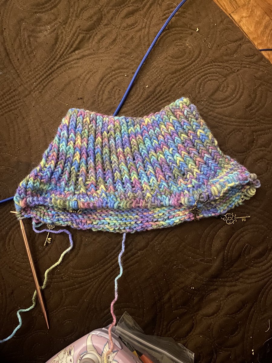 kKreations4's tweet photo. Day 1 of free handing a knit sweater with German short rows… My thoughts: this is ghetto 😂😅 I’m excited for the progress though #knitting #freehand #kckreations #madebykckreations #germanshortrows https://t.co/HggMSAKy8W