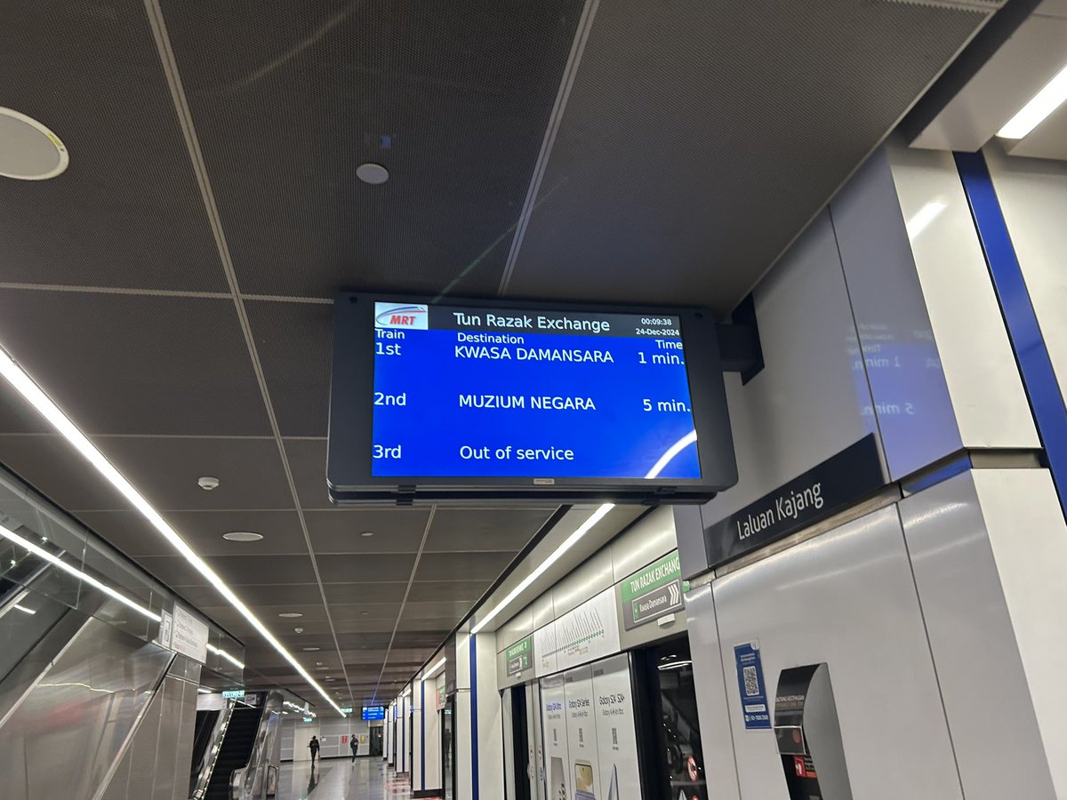 _mlptf's tweet photo. The last Putrajaya Line train cannot connect to the last Kajang Line train. https://t.co/GYoxZVeFHS