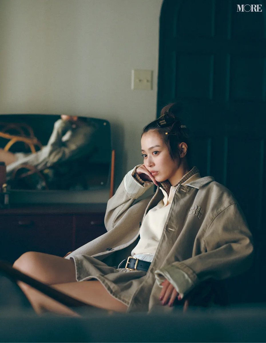 MORE_magazine's tweet image. まとうだけで心ときめく憧れブランドのヘア小物♡
#ミュウミュウ のヘアクリップを自由にまとって
ぷっくりとしたフォルムが可愛い！

▼check！
 lnky.jp/cSDBJm1

#miumiu #内田理央