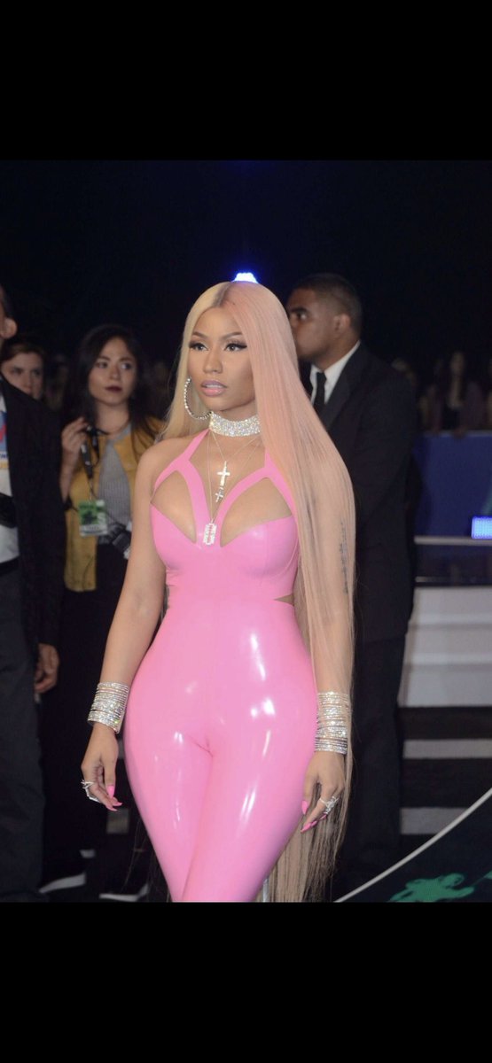 ShottazMinaj's tweet photo. https://t.co/DLJ8wztGG2