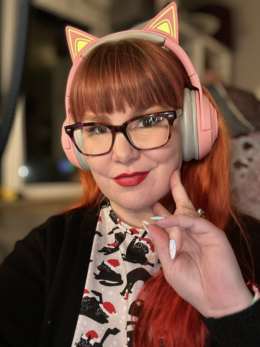 Live with the team throwing snowballs. Twitch.tv/airbubblescosp…