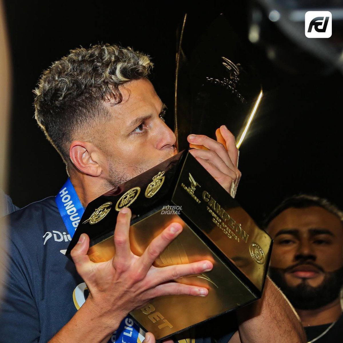 toselo02's tweet photo. Objetivo logrado 💪🏻. Llegó la 🏆19🦅 https://t.co/yyD9Dk2Vme