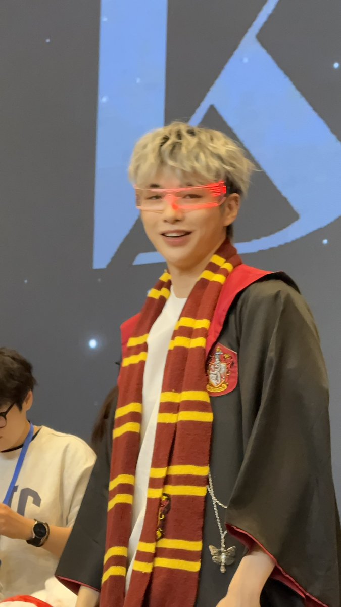 lovedanielnim tweet media