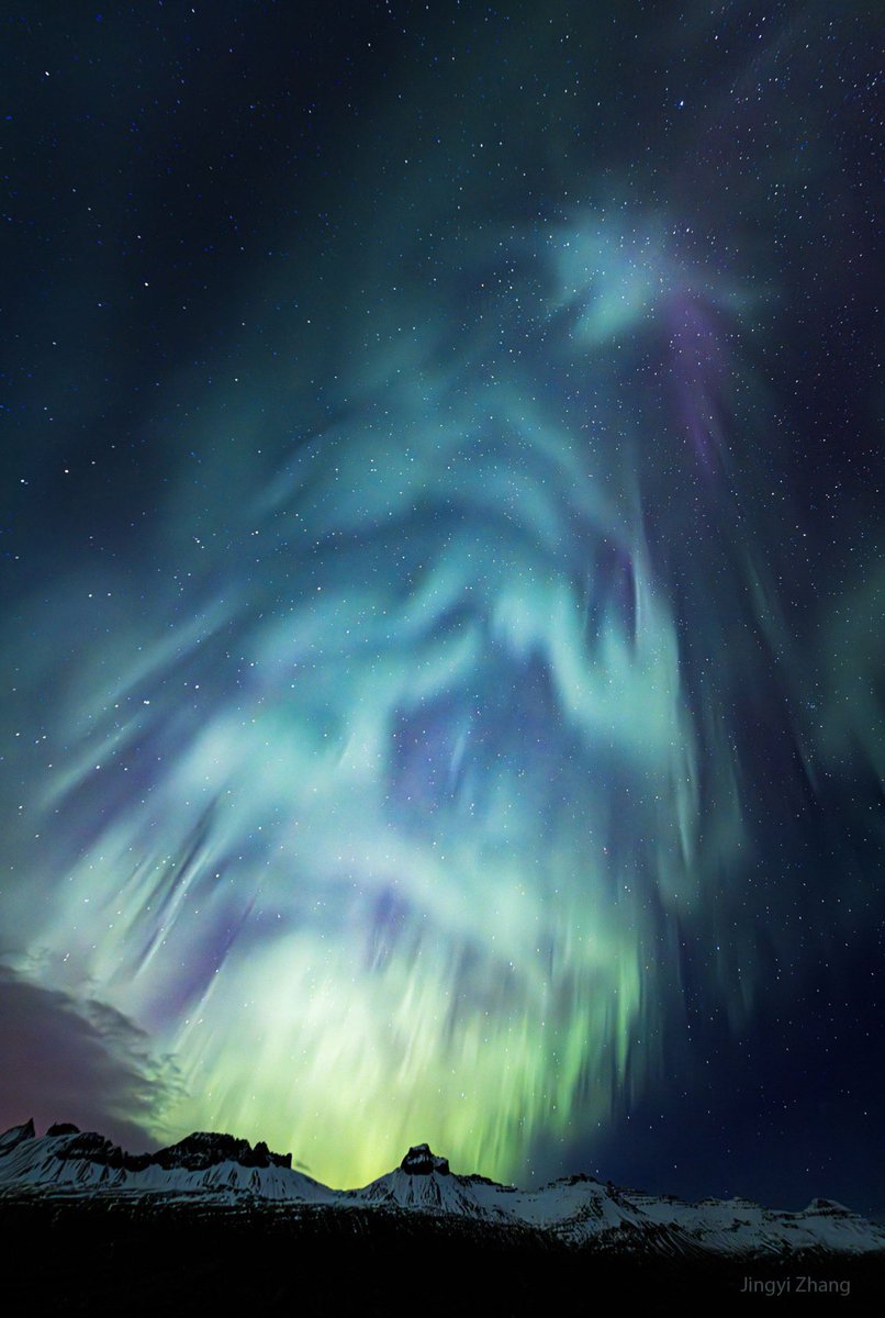 ThisIsEthanWu's tweet image. A Christmas tree-shaped aurora lit up Iceland’s night sky.

Image Credit &amp;amp; Copyright:  Jingyi Zhang

#AuroraMagic #SolarCycle
