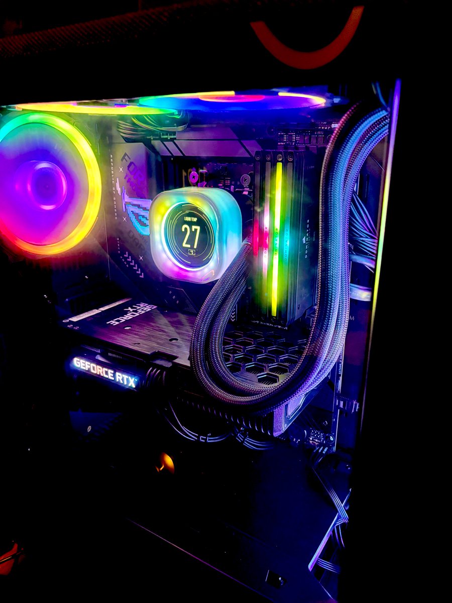 ImmonatePOV's tweet photo. Not too bad for my first ever PC build 👀 (don’t ask how long it took).

Huge thank you to @AMD who helped make this a Christmas to remember ❤️🎄✨

Time to put the Ryzen 7 9800X3D to the test!

#ad #gifted https://t.co/L423Mh23iP