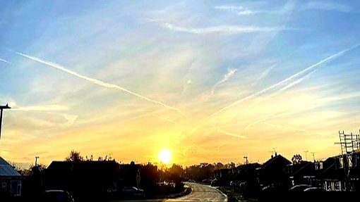 javroh's tweet photo. "Sol que #naces de lo #Alto,
resplandor de la Luz eterna,
Sol de Justicia,
ven ahora a #iluminar
a los que viven en tinieblas
y en sombra de muerte." https://t.co/DdRzWf9Zjs