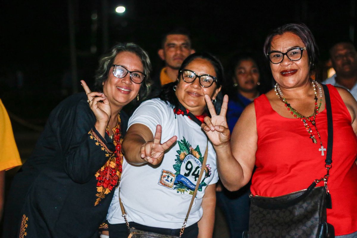 🌟 El Árbol de la Vida en #Bilwi brilla como símbolo de esperanza, unidad y transformación para las familias de la Costa Caribe. 💙🌴 Ubicado junto al monumento del General Augusto C. Sandino, refleja el progreso, la resistencia y la unión de los pueblos originarios. 🌎