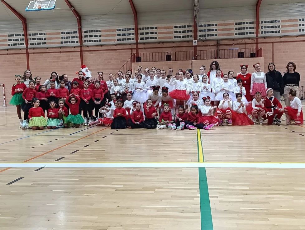 OndaNaranjaCope's tweet photo. El Pabellón del Raval acogió el pasado 18 de diciembre el Festival de Navidad del Club de Patí de Gandia
https://t.co/TKEvsG9tdP
#ondanaranjacope #noticiasgandia #deportes #deportescope #cope #safor #patinaje #clubpatígandia #festival #navidad #competidores #alumnos https://t.co/XaKI3YtPIQ