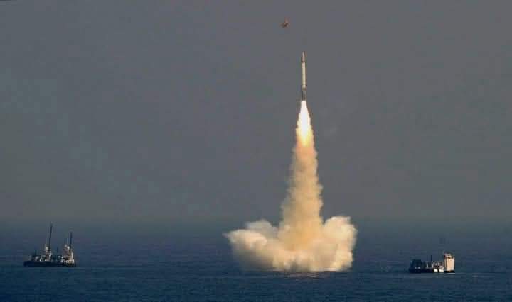 Defence_Index's tweet photo. #AreaWarning: ๐ฎ๐ณ ๐
India has issued a NOTAM for a potential long-range missile test in the Bay of Bengal/Indian Ocean region.
Designated Range: 3,550 km
Test Window: 05โ07 January 2025
The specified range suggests the test could involve the K-4 SLBM (Submarine-Launched Ballistic Missile) or the Agni-5 ICBM (Intercontinental Ballistic Missile).