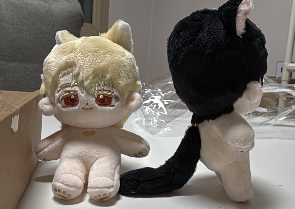 3344_240's tweet photo. 2025 터닝 달력 무사히 수령했습니다 т   ̫  т！
상자 열자마자 이대로 둘까 몇 번이나 고민했는지 몰라요.. 구성품도 엄청 많고 다양해서 하나씩 까서 보는 재미가 있더라구요 ㅎ /// ㅎ
마침 여우킷냥유더도 수령했고 도굴님의 은혜까지 입어서 저는 하삐터닝클스마스를 보낼 수 있게 됐어요 😍 https://t.co/SlRR6VIyC2