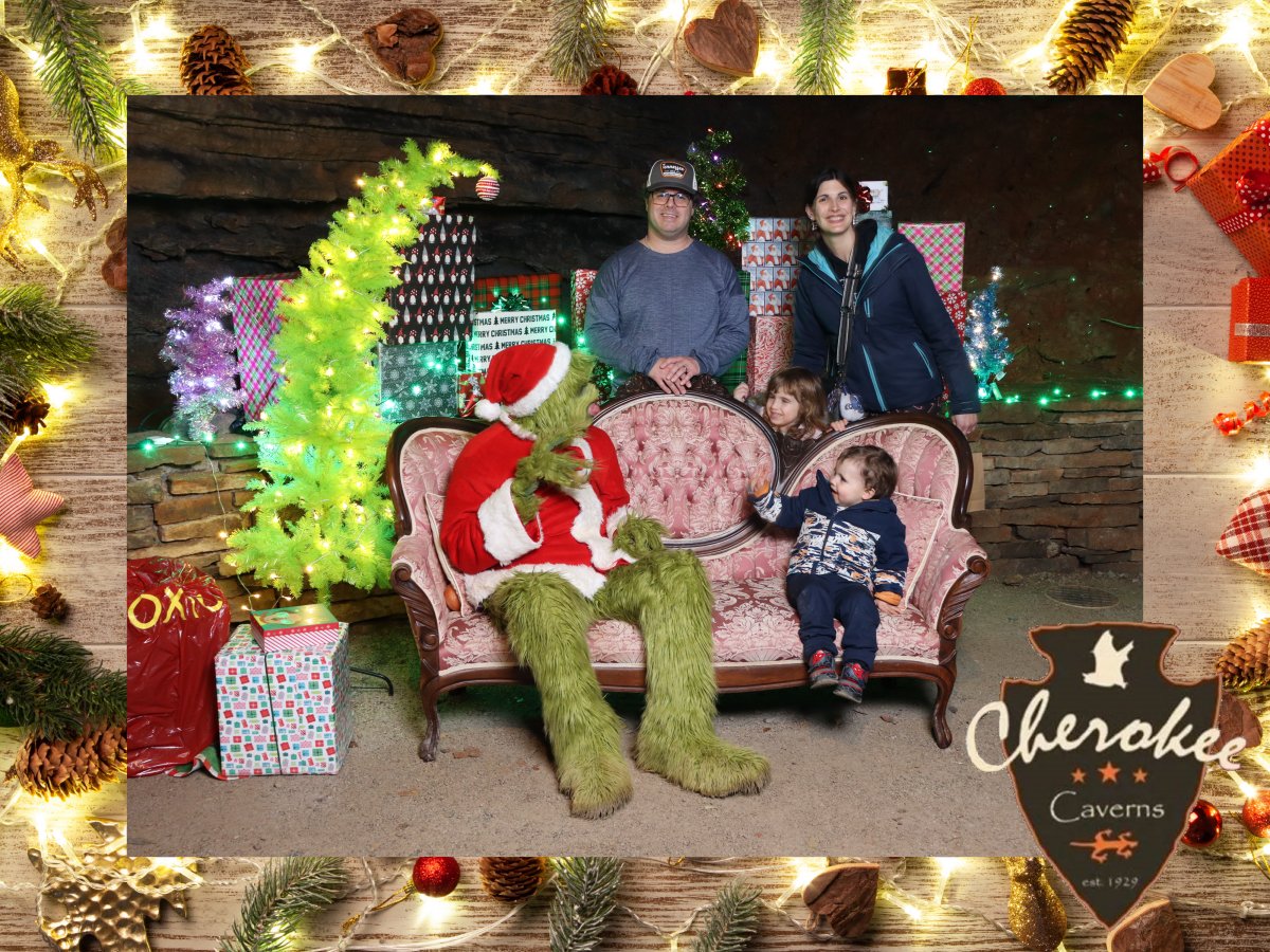 JamesCartee's tweet image. MERRY EVE on the EVE of CHRISTMAS EVE! These pictures from @cherokeecaverns, including the Grinch, are among some of our better family portraits this holiday season. 

#ChristmasEve #OnceAYear #ChristmasDay #MerryChristmas