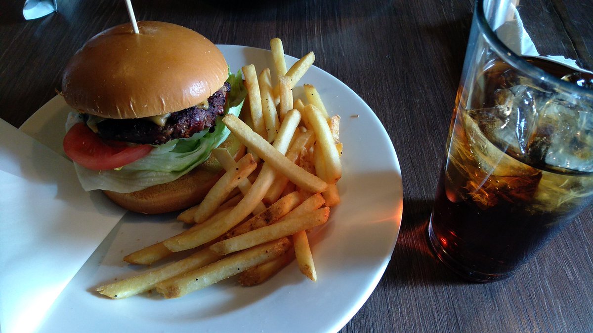 RyiSnow2017's tweet image. First time coming to TGI FRIDAYS in Harajyuku