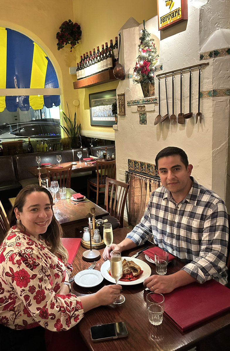 Feliz Aniversario JV <a href="/Jetinavar/">Jennifer Vargas</a> 🥂 por miles de diciembres más, con la bendición de Dios, siempre. ❤️ U