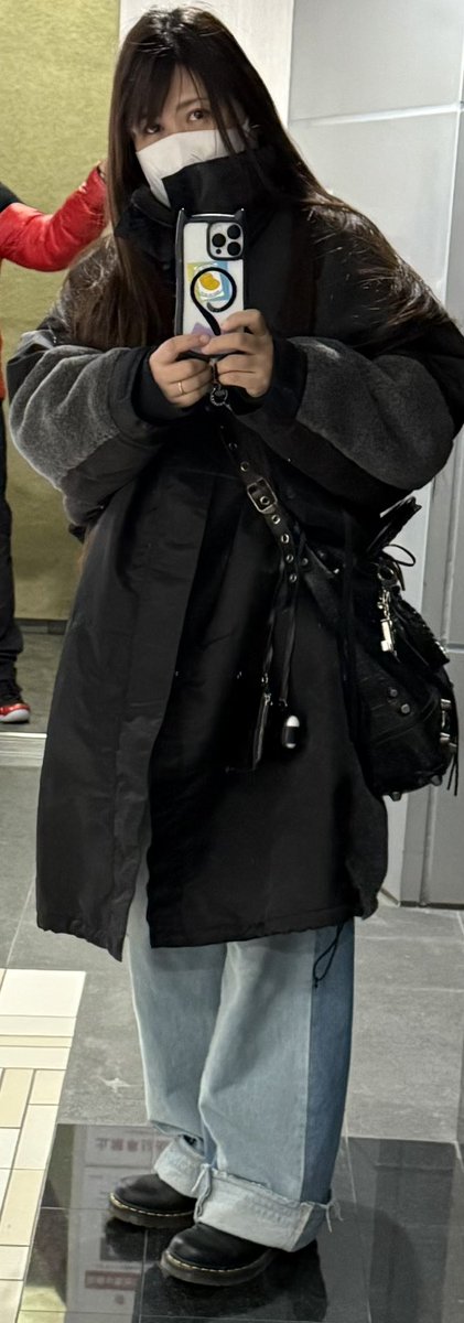 miesin1204's tweet image. 後ろにサンタのおじさん見切れてるけど、サンタのおじさんがコートプレゼントしてくれました〜✧*｡٩(ˊωˋ*)و✧*｡
2枚目はモデルさんが着たらこんやねんで！といういい例。

  #CIAOPANIC TYPY