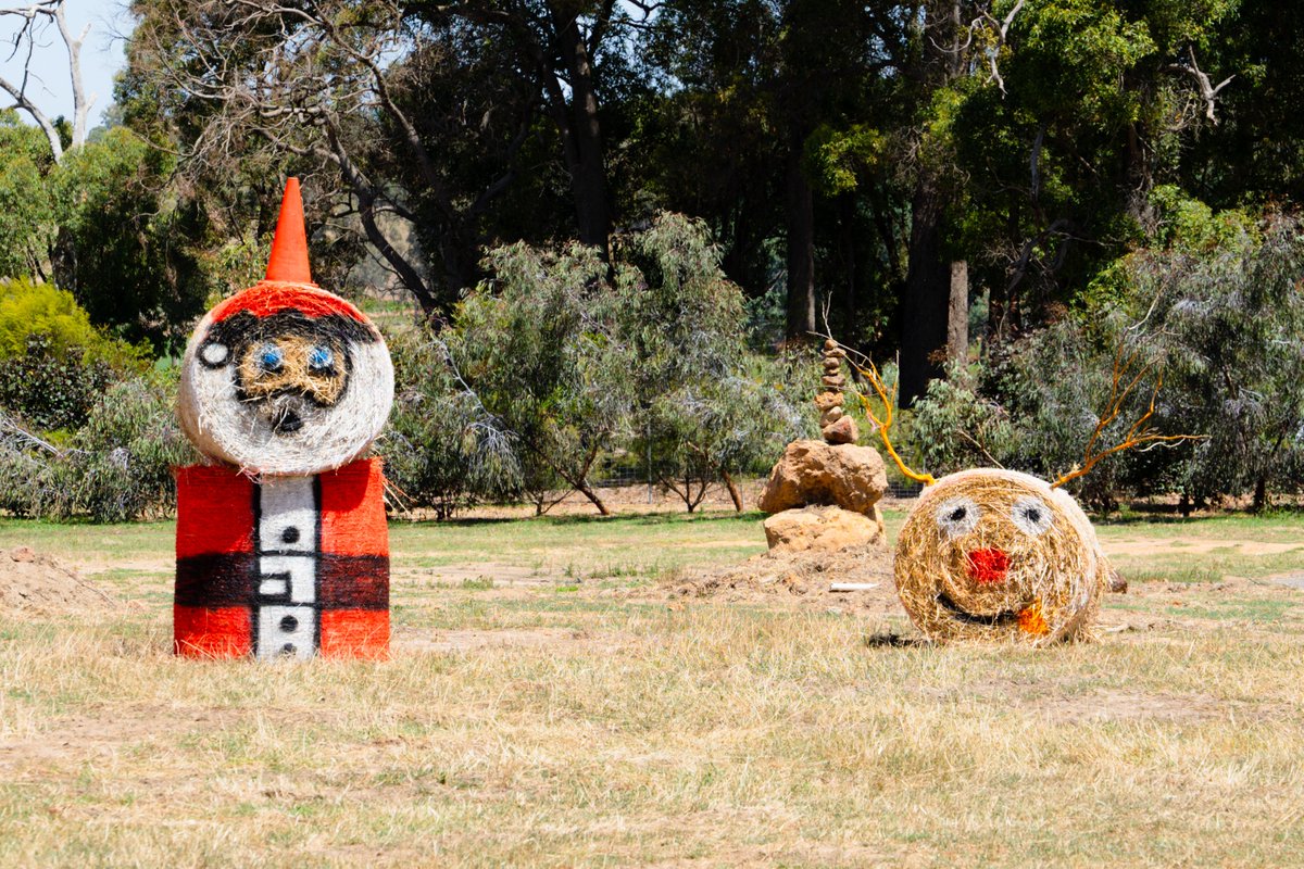 The men at Karnet Prison Farm have showcased their creativity to bring holiday cheer to the estate, using haybales as decorations.
From everyone at Department of Justice, we wish you all a happy and safe festive season.