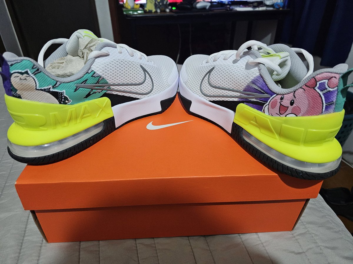 Un gran regalo... #snorlax #happiny #Pokemon