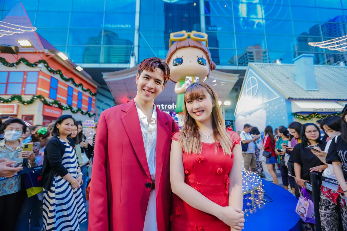 NNEWs_Uent's tweet image. “ฟิล์ม ธนภัทร”-“ผิงผิง สรวีย์ The Golden Song” ร่วมส่งพลังหนุนกิจกรรมเยาวชน โครงการ “เรียนดี มีความสุข สู่อนาคตที่สดใส” พร้อมส่งความสุขฉลองคริสต์มาส
ใจกลางลาน “เซ็นทรัลเวิลด์” 
📌 facebook.com/share/p/1E3RX2…

#CentralPattana #เซ็นทรัลพัฒนา #Imaginingbetterfuturesforall