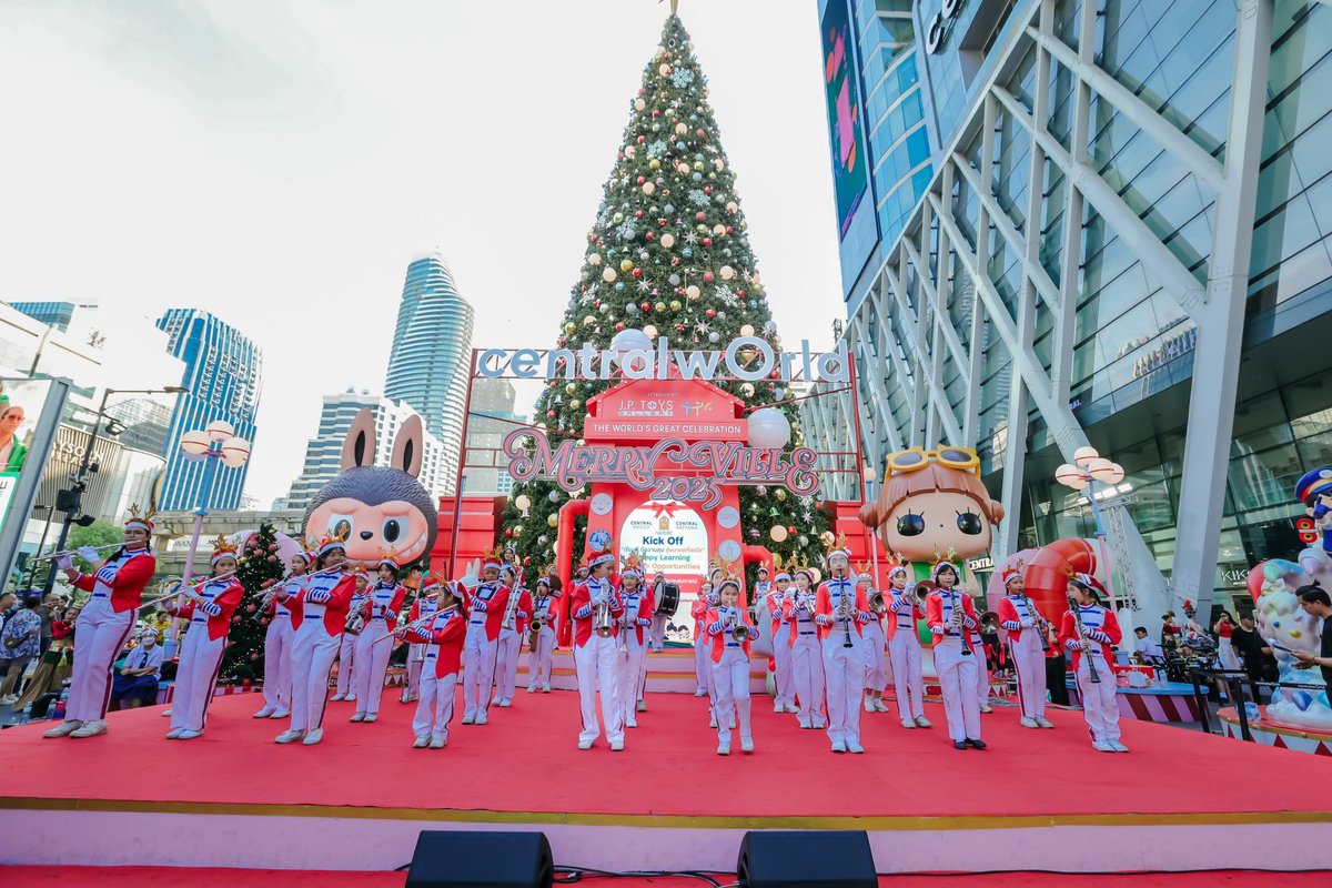 NNEWs_Uent's tweet image. “ฟิล์ม ธนภัทร”-“ผิงผิง สรวีย์ The Golden Song” ร่วมส่งพลังหนุนกิจกรรมเยาวชน โครงการ “เรียนดี มีความสุข สู่อนาคตที่สดใส” พร้อมส่งความสุขฉลองคริสต์มาส
ใจกลางลาน “เซ็นทรัลเวิลด์” 
📌 facebook.com/share/p/1E3RX2…

#CentralPattana #เซ็นทรัลพัฒนา #Imaginingbetterfuturesforall