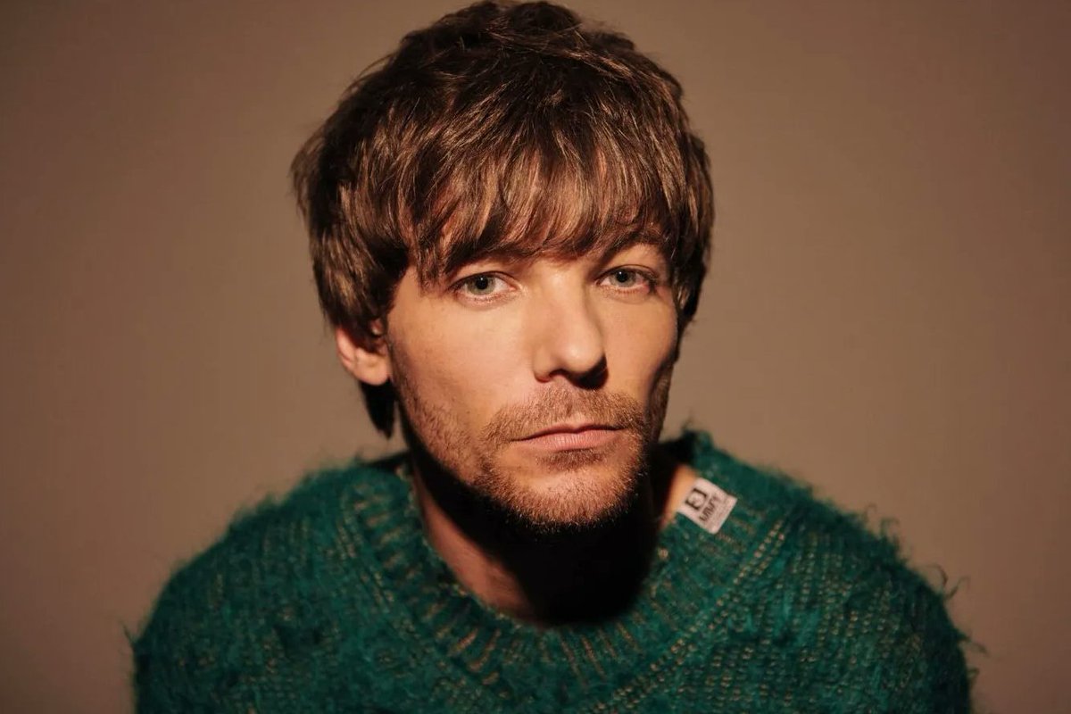 spinorbinmusic's tweet photo. Louis Tomlinson celebrates his 33rd birthday today. Happy Birthday! 🎂 https://t.co/lW72Dc0iVZ