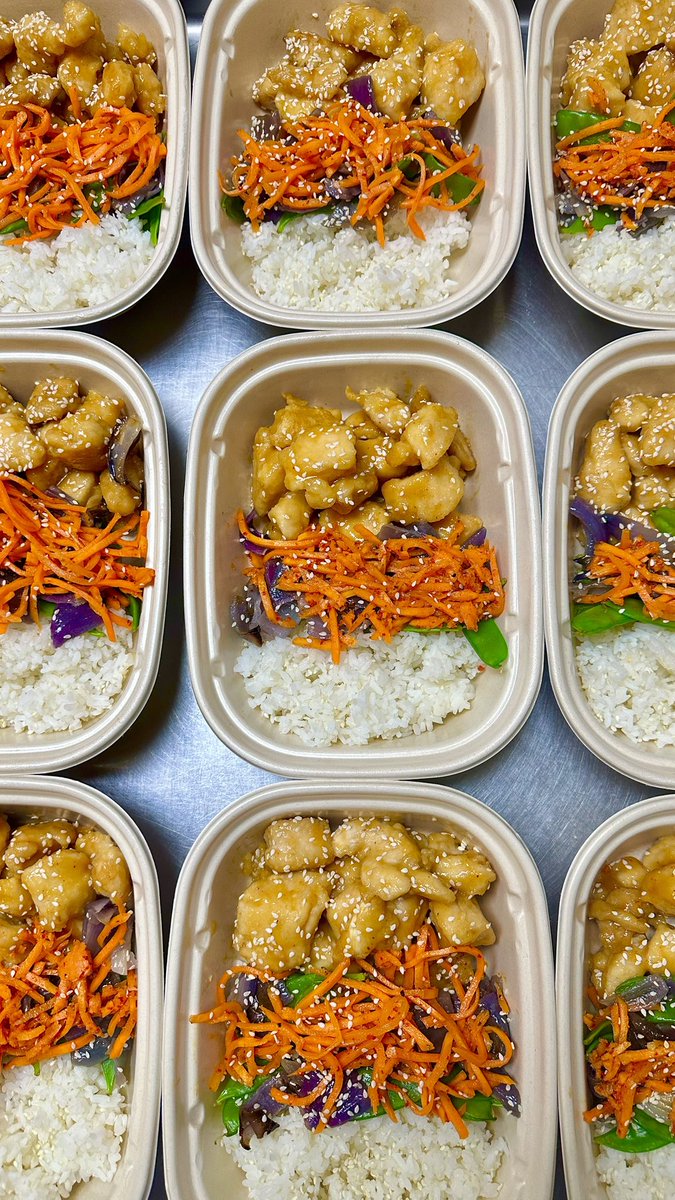 noteslameals's tweet image. Meet your new favorite takeout swap: 🍊 Orange Chicken, made with juicy chicken breast, fresh veggies, and a zesty, tangy sauce. Packed with flavor, not the guilt. #HealthyEats #OrangeChicken #NotesLA