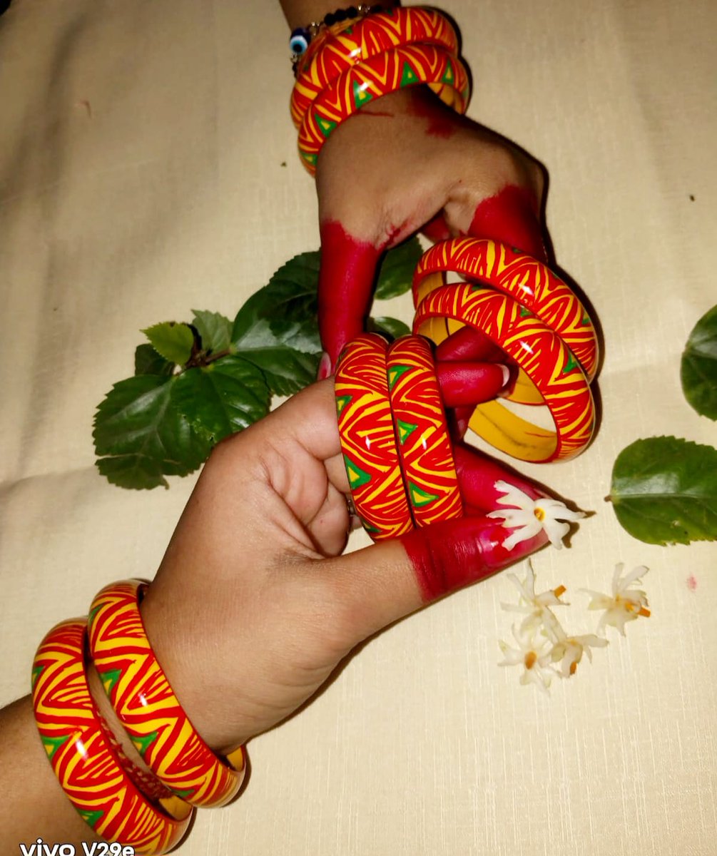 mithilakritihub's tweet photo. 🌸🌸Goodmorning 🌸🌸
Always find time for the things that make you feel happy.
👉🏼Bangles with mithilaart.
#bangles #loveforbangles #bangleart #mithilaart #loveforart #art #ArtLoversCommunity #ArtistOnTwitter #artist https://t.co/U1abMp7eHY