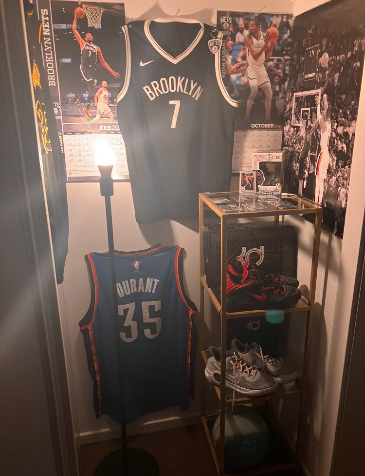 KDfanaticfr's tweet photo. #couchsidefam
Got the KD shrine going
Love yall https://t.co/muAddEm2d5